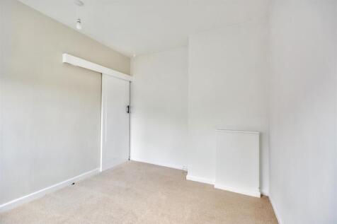 Bedroom 1_2.jpeg