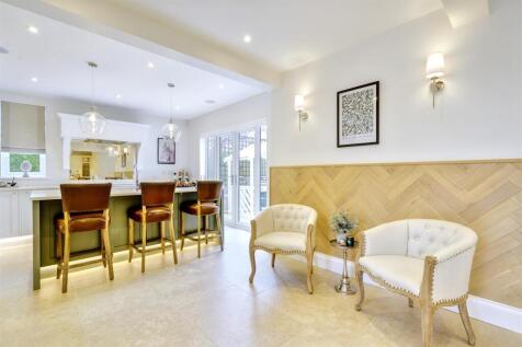 Inner Hall, Bar and Dining Area