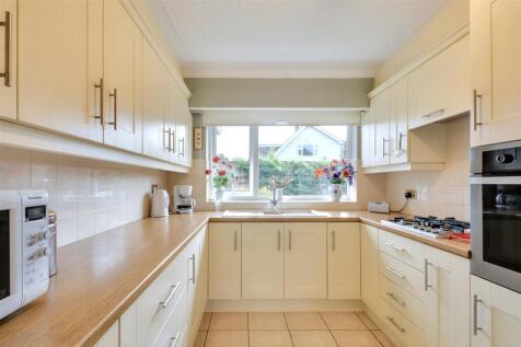 Kitchen_2.jpeg