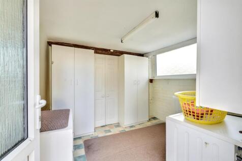 Utility Room_1.jpeg