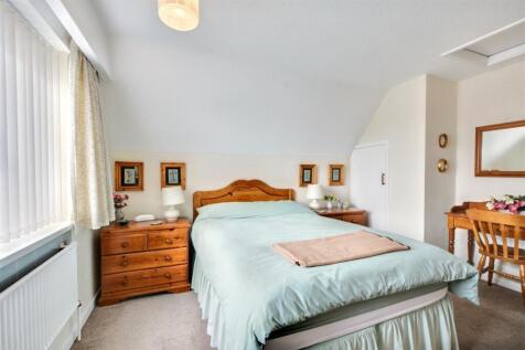 Bedroom 1_2.jpeg