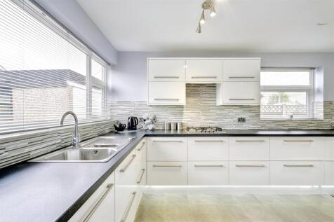 Kitchen 1_2.jpeg