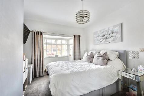 Bedroom 1_2.jpeg