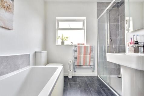 Bathroom_2.jpeg