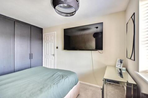 Bedroom 1_2.jpeg