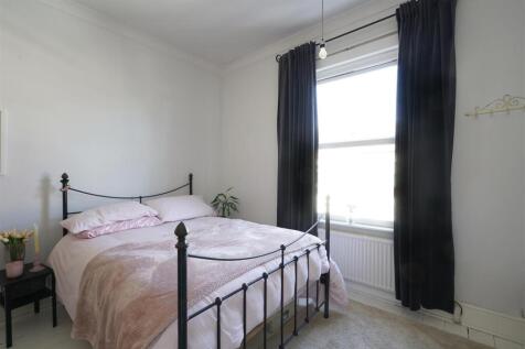 Bedroom 2_1.jpg