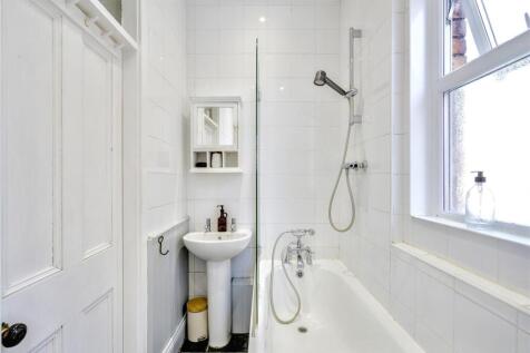 Bathroom 1_2.jpeg