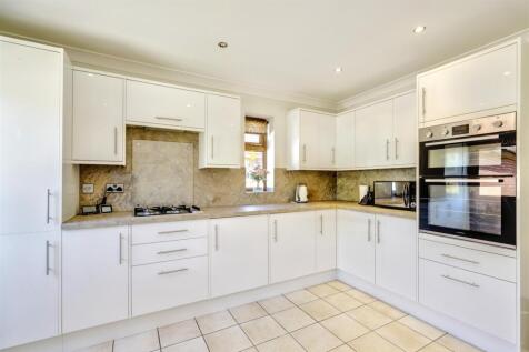 Kitchen 1_2.jpeg
