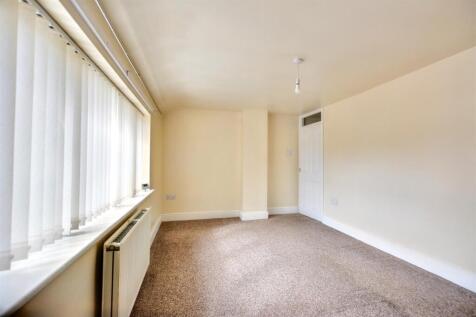 Bedroom 1_2.jpeg