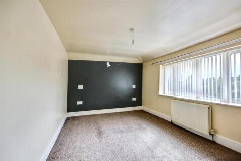 Bedroom 1_1.jpeg