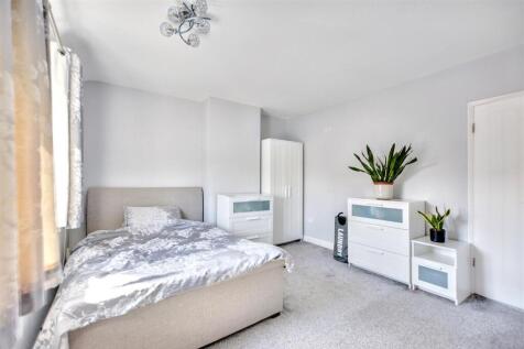 Bedroom 1_2.jpeg