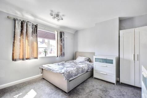 Bedroom 1_1.jpeg