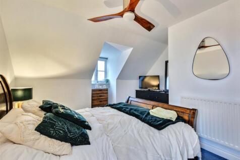 Bedroom 1_2.jpeg