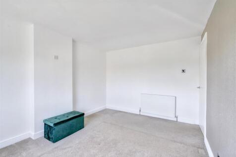 Bedroom 1_2.jpeg