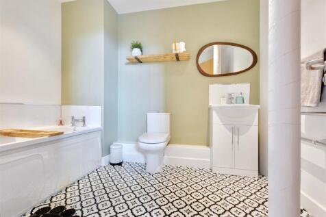 En-Suite Bathroom