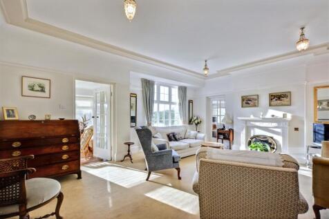 Lounge/Sitting Room
