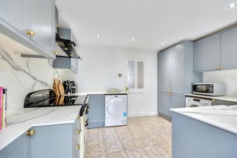 Kitchen_1.jpeg