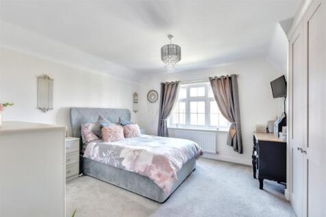 Bedroom 1_1.jpeg