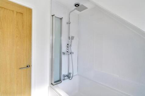 Bathroom 1_2.jpeg