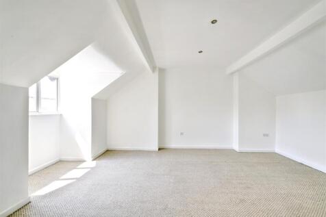 Bedroom 1_1.jpeg