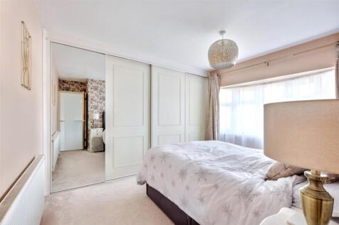 Bedroom 1_2.jpeg