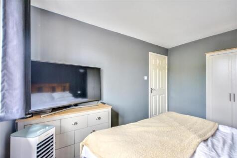 Bedroom 1_2.jpeg