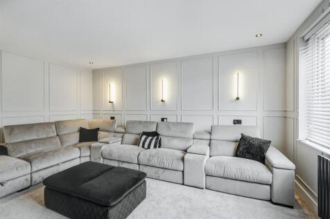 Lounge/Sitting Room