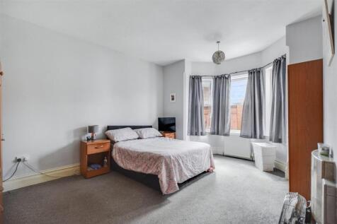 Bedroom 1_1.jpeg