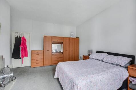 Bedroom 1_2.jpeg