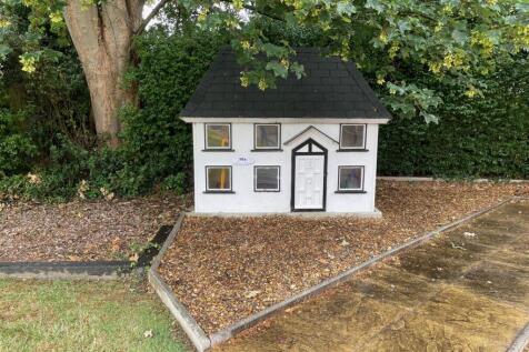 Playhouse 10a Manorleigh