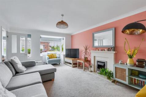 Lounge/Sitting Room