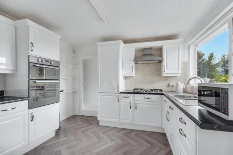 Kitchen_2.jpeg