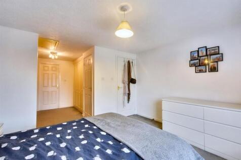 Master Bedroom_3.jpeg