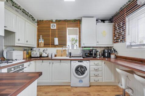 Kitchen_1.jpeg