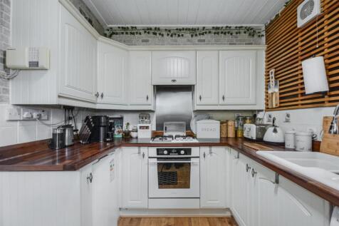 Kitchen_2.jpeg