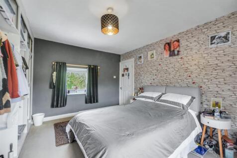 Bedroom 1_2.jpeg