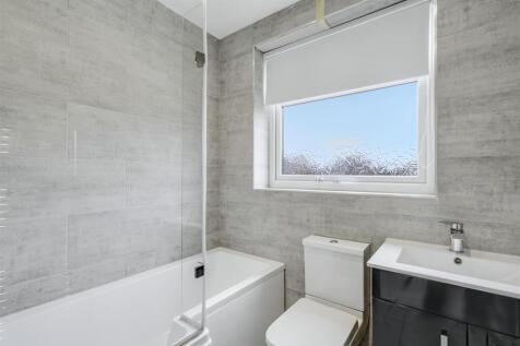 Bathroom 1_1.jpeg