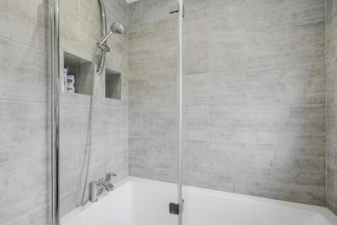 Bathroom 1_2.jpeg