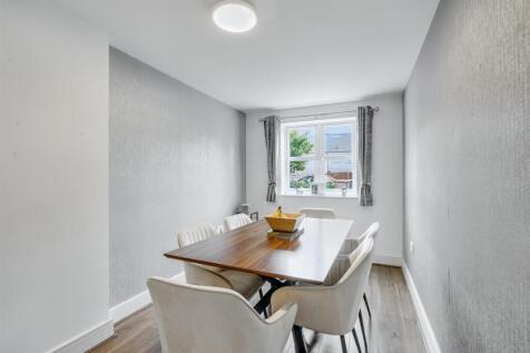 Dining Room/Bedroom 4