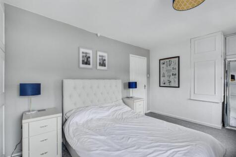 Bedroom 1_2.jpeg