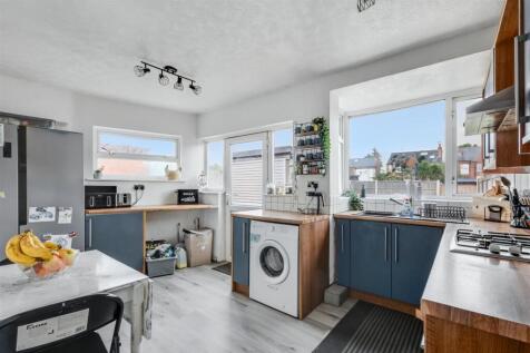 Kitchen_1.jpeg