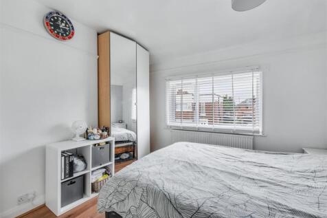 Bedroom 1_1.jpeg