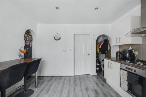 Kitchen_2.jpeg
