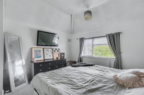 Bedroom 1_1.jpeg