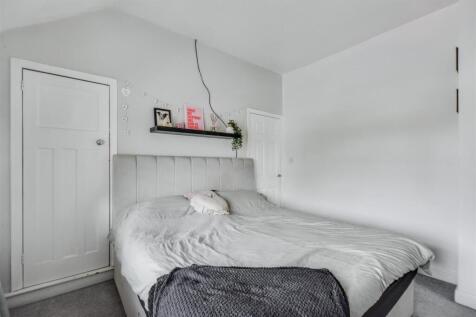 Bedroom 1_2.jpeg