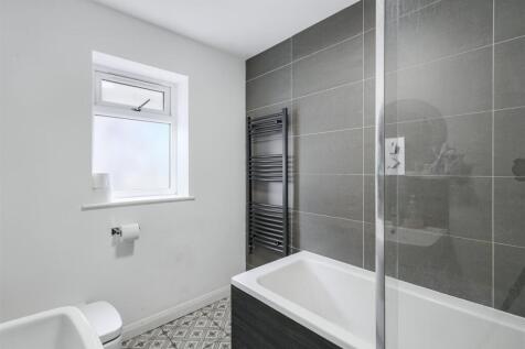 Bathroom 1_1.jpeg