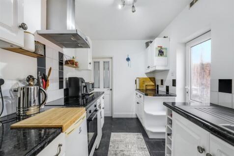 Kitchen 1_2.jpeg