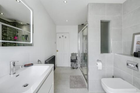 Shower Room 1_4.jpeg