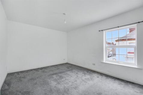 Bedroom 1_1.jpeg