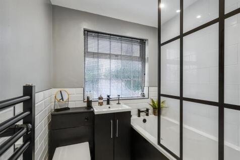 Bathroom 1_1.jpeg